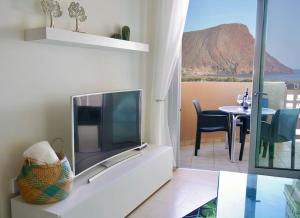 TV a/nebo společenská místnost v ubytování Sea view La Tejita