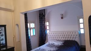 Postel nebo postele na pokoji v ubytování Studio Al Salam Djerba Midoun avec aspect architectural traditional bien fini
