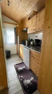 Kuchyň nebo kuchyňský kout v ubytování Chalet DODO