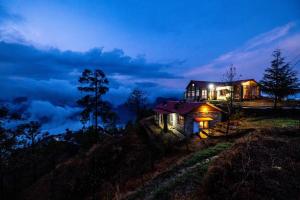 Gallery image of Binsar View Boutique Room l Mountain Hideout in Binsar +16 photos