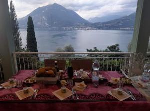 Фотография из галереи Varenna Wonders, Villa with pool for 14 guests в городе Перледо