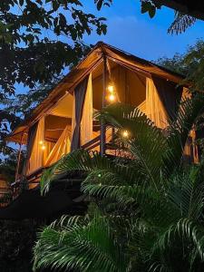 Zahrada ubytování โดมอิงธาร บ้านสวนสราญชล