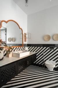 Ένα μπάνιο στο LohonoStays Villa Siena A