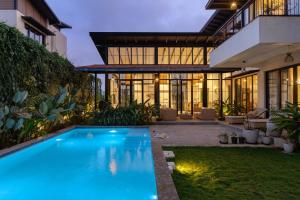 Πισίνα στο ή κοντά στο LohonoStays Villa Siena A +9 φωτογραφίες