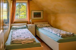Postel nebo postele na pokoji v ubytování Ferienhaus Jadeblick I I