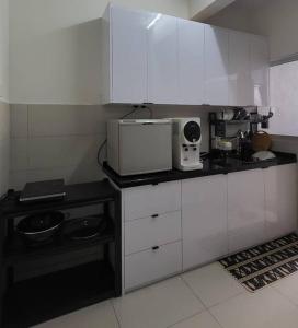 Η κουζίνα ή μικρή κουζίνα στο Rumah Surya 4 Bedrooms Bangi Kajang