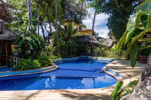 a swimming pool in the middle of a yard at Pousada Maré Alta in Barra Grande