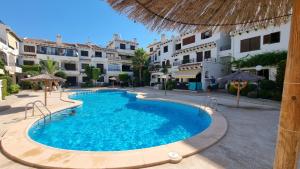 Πισίνα στο ή κοντά στο Casa Bonita Cabo Roig - 5 min walk to the beach