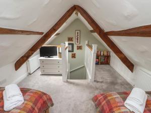 Et tv og/eller underholdning på Lark Rise