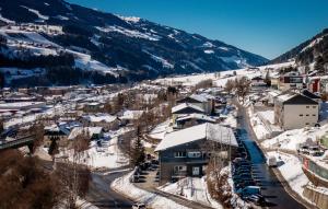 シュラートミンクにあるStudio UND Bergの雪山の町 +20枚の写真