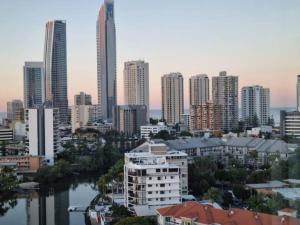 Gallery image of Surfers Paradise Penthouse & Rooftop with city views in Gold Coast +60 photos