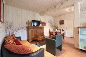 a living room with a couch and a television at Garate in Espelette