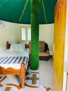 Postel nebo postele na pokoji v ubytování GreenLeaf Resorts and Restaurant