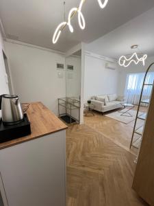 Un lugar para sentarse en Bucharest City Center Apt Victoriei St 9 fotos más