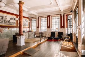 Uma área de estar em EMAJ Boutique Hotel