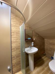 Koupelna v ubytování 8 rooms