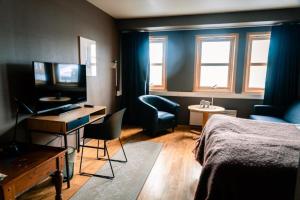 TV a/nebo společenská místnost v ubytování Canyon Hotell