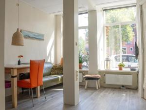 a living room with a couch and a table at Bed in de binnenstad ♡ bed downtown in Leeuwarden