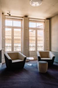 Uma área de estar em EMAJ Boutique Hotel