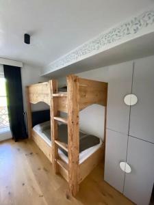 Postel nebo postele na pokoji v ubytování LOU View Apartment Max