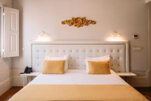 Cama ou camas em um quarto em EMAJ Boutique Hotel