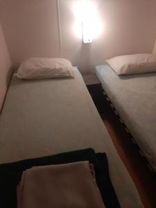 Postel nebo postele na pokoji v ubytování Paisible camping les 7 fonds + 4 fotografie