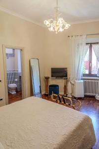 A bed or beds in a room at Domus Fontis Pescaia