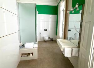 Um banheiro em EMAJ Boutique Hotel