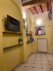 TV a/nebo společenská místnost v ubytování Gaia's Apartment
