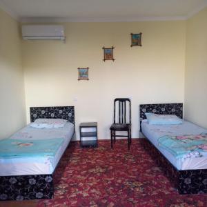 Postel nebo postele na pokoji v ubytování Rustam Family guest house Bukhara Old city