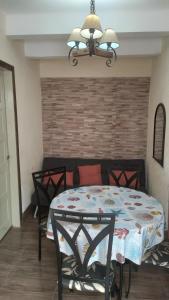 a dining room with a table and a chandelier at Ronald in Piriápolis