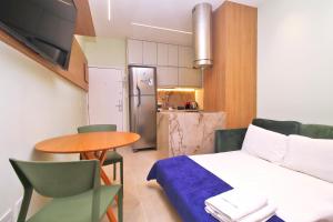 Kuchyň nebo kuchyňský kout v ubytování Luxuoso e moderno studio em Copacabana