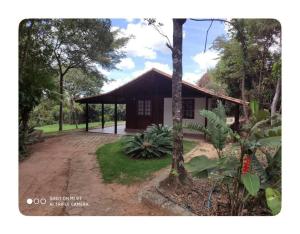 a small house in the middle of a forest at Sitio para relaxar in Carmo do Cajuru