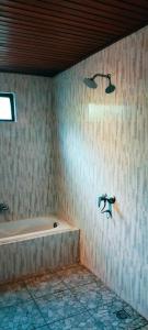 Vannituba majutusasutuses Srijaya Ubud by SHM +23 fotot