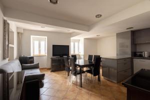 a living room with a kitchen and a table and chairs at Casa Amarela - Serra da Estrela Portugal in Verdelhos