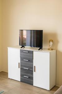 TV a/nebo společenská místnost v ubytování Sun and Sea 2