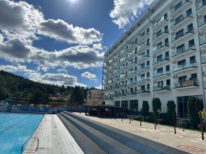 a swimming pool in front of a building at Aqua apartman 45-2 in Jagodina