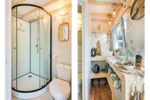 a bathroom with a shower and a toilet at Tiny house Zaandam in Zaandam