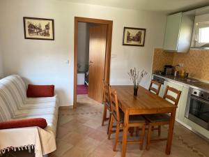 Kuchyň nebo kuchyňský kout v ubytování Minihaus in Zagreb