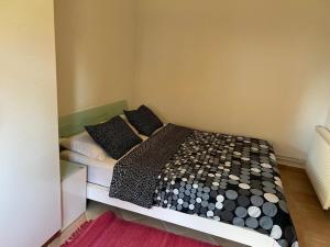 Postel nebo postele na pokoji v ubytování Minihaus in Zagreb