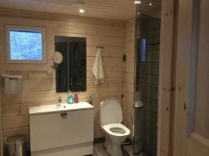 Kylpyhuone majoituspaikassa Nellim Holiday Home