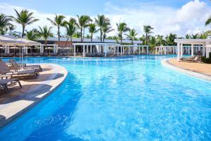 Bazén v ubytování Riu Palace Bavaro - All Inclusive nebo v jeho okolí