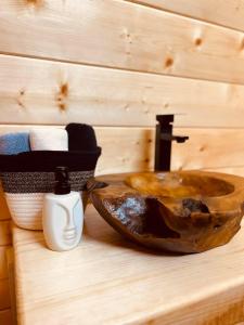 a wooden counter with a bowl and a soap dispenser at Casa Ale in Roşia Montană