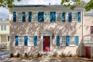 Budova, kde se prázdninový dům nachází + 61 fotografií