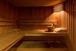 a sauna with two beds and a bucket in it at Chalet Matterhorn in Mussillon