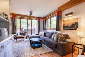 a living room with a couch and a table at Chalet Matterhorn in Mussillon