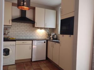 Η κουζίνα ή μικρή κουζίνα στο ASTERIAS Bed by the Sea