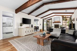 Μια τηλεόραση ή/και κέντρο ψυχαγωγίας στο Charming 7BR Home in Round Rock