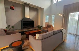 Posezení v ubytování Charming Villa in a connected Countryside