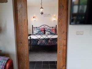 een slaapkamer met een bed met een houten frame bij DE ZEEBRIES Bed by the Sea in Westkapelle